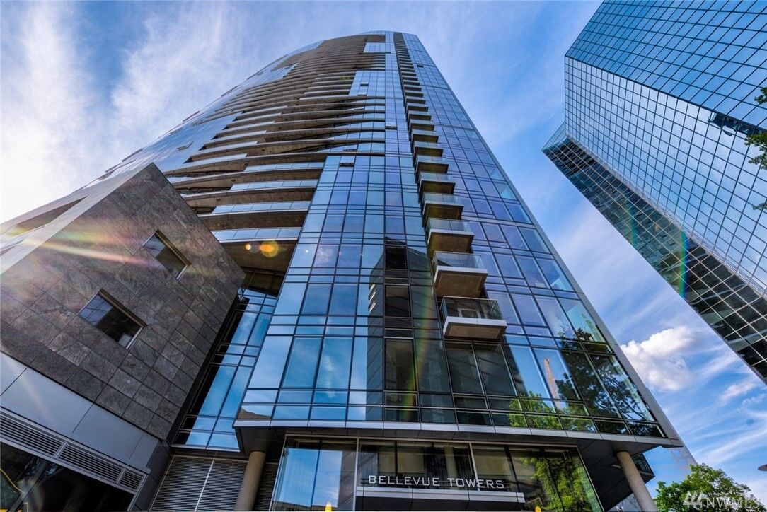 Property Photo: 10700 NE 4th Street 2806 WA 98004