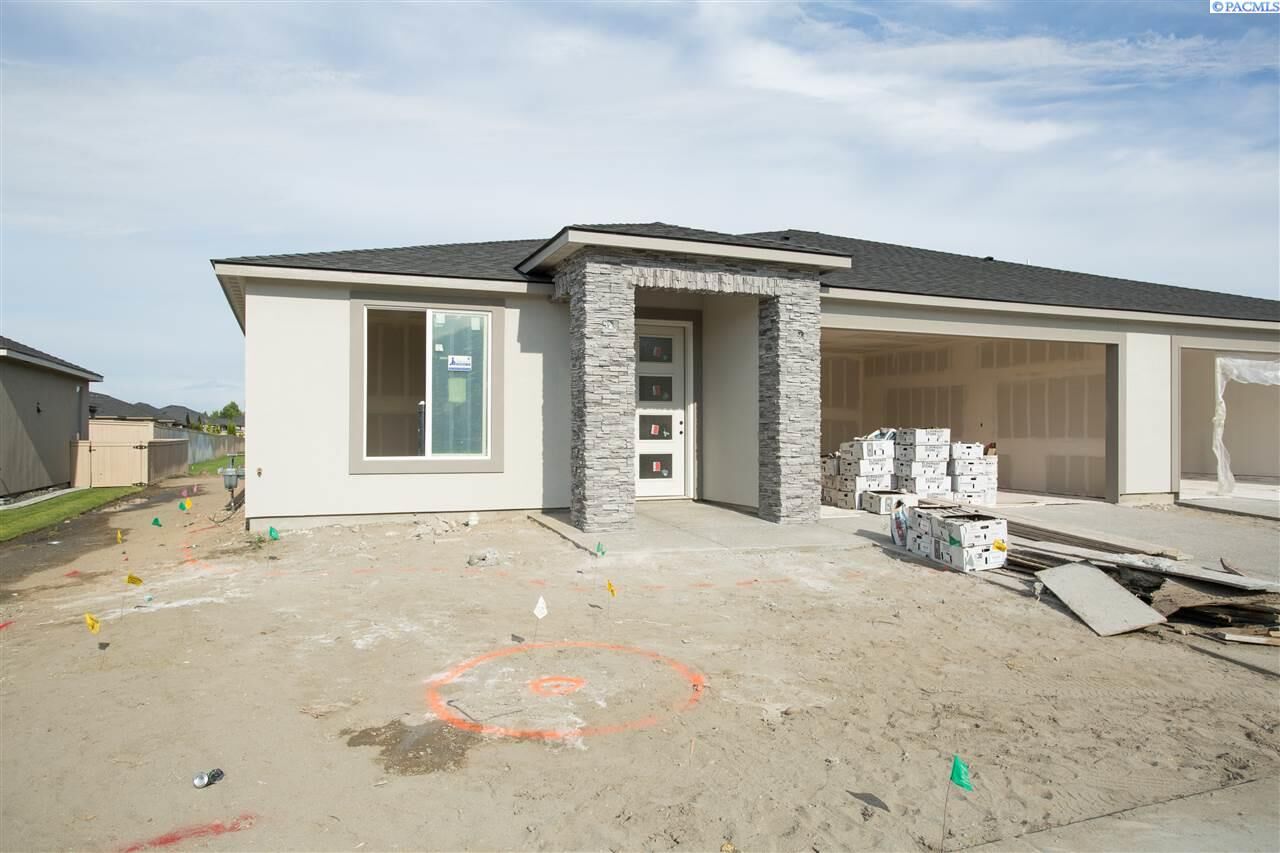 Property Photo:  2351 Delle Celle Dr  WA 99352 