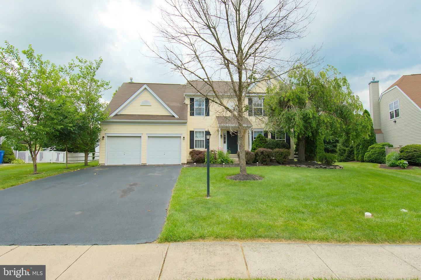 Property Photo:  1109 Bridle Path Drive  PA 18951 