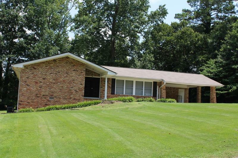 Property Photo: 2000 Skyview Circle 30135