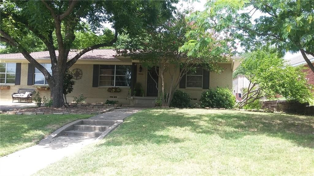 Property Photo:  320 Elm Drive  TX 75087 