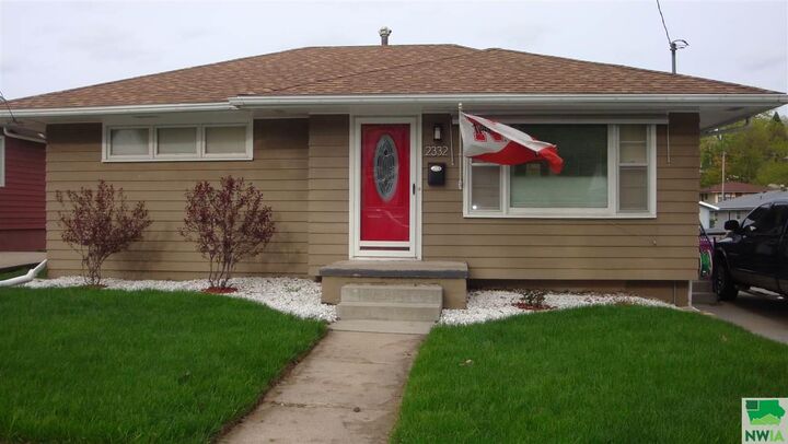 2332 S Cleveland  Sioux City IA 51106 photo