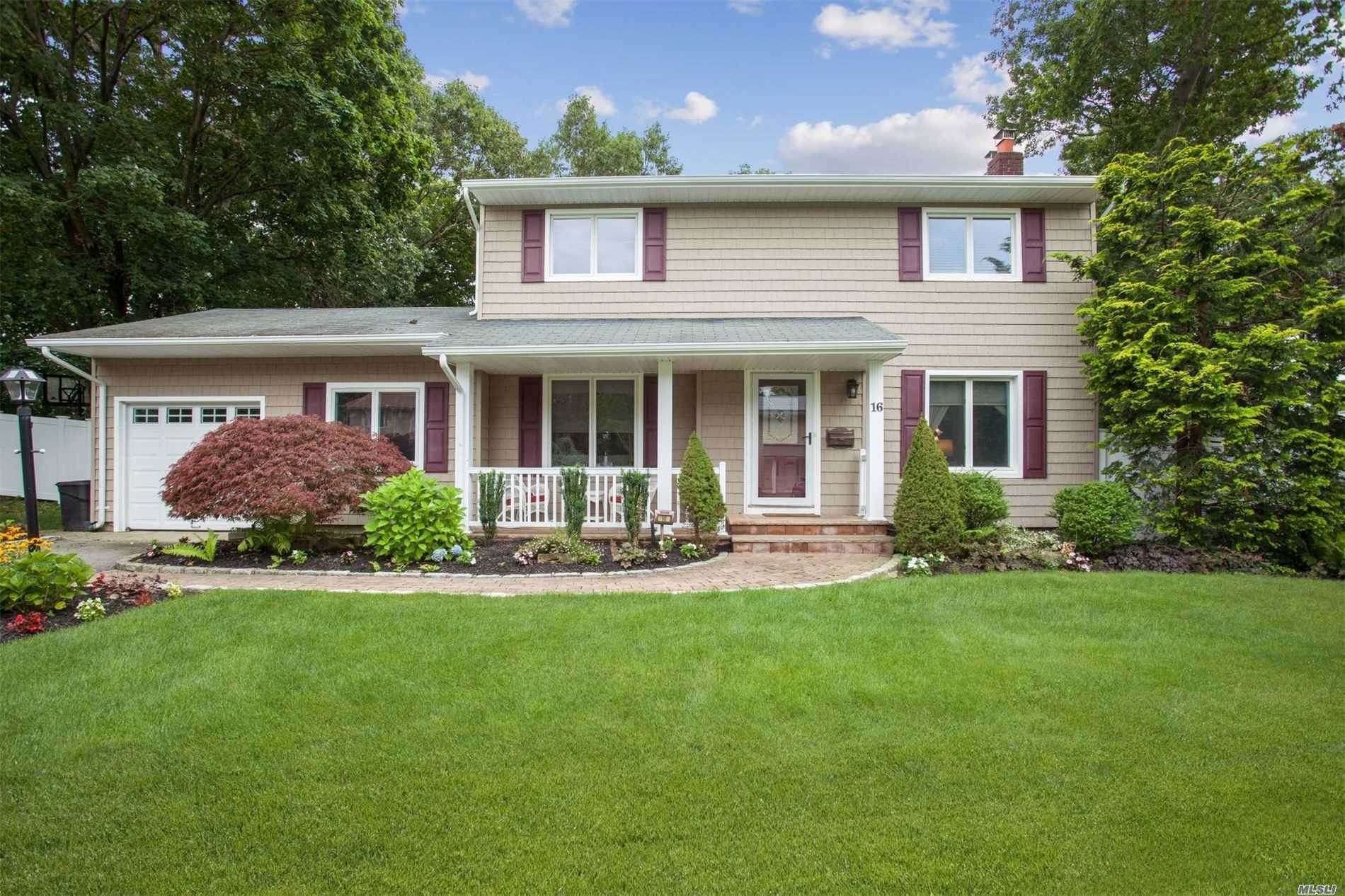 Property Photo:  16 Shelton Court  NY 11725 