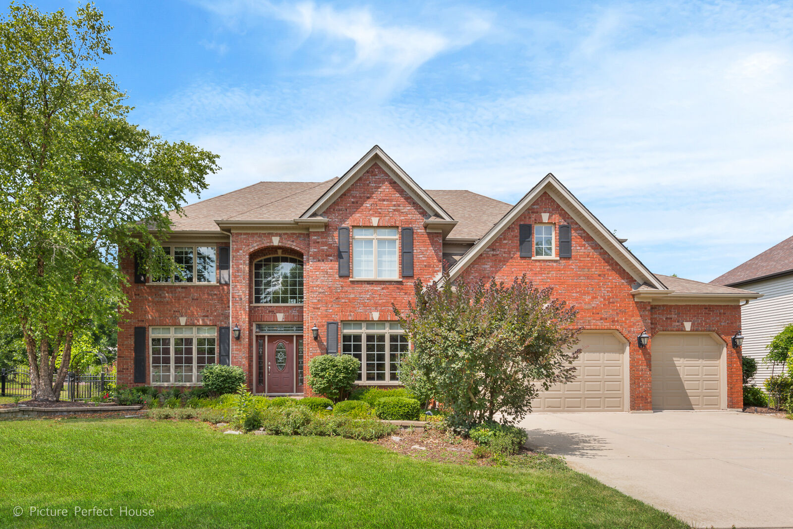 Property Photo:  2215 Spartina Lane  IL 60564 