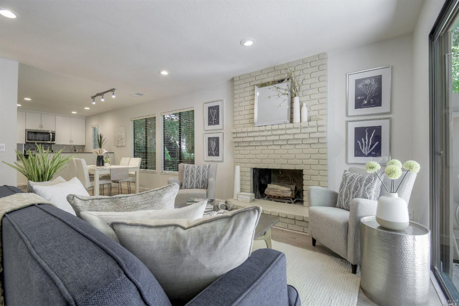 Property Photo:  209 Antoinette Court  CA 94947 