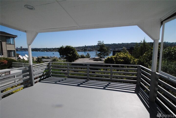 Property Photo: 1730 Dexter Ave N Upper WA 98109