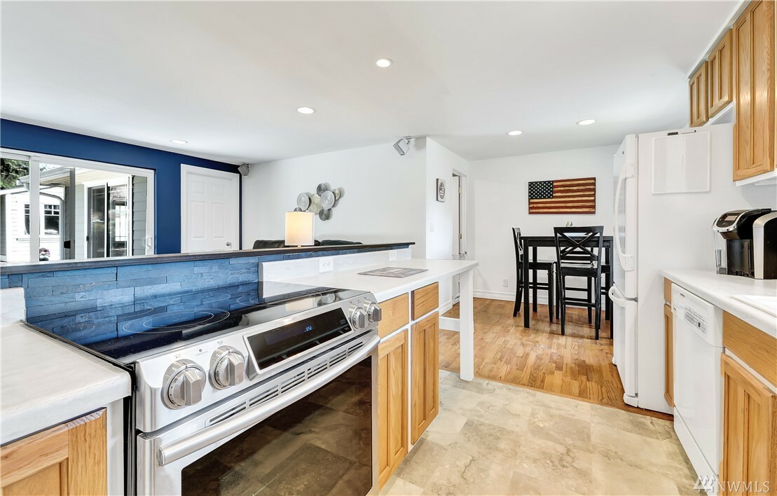 Property Photo: 9501 217th St SW WA 98020