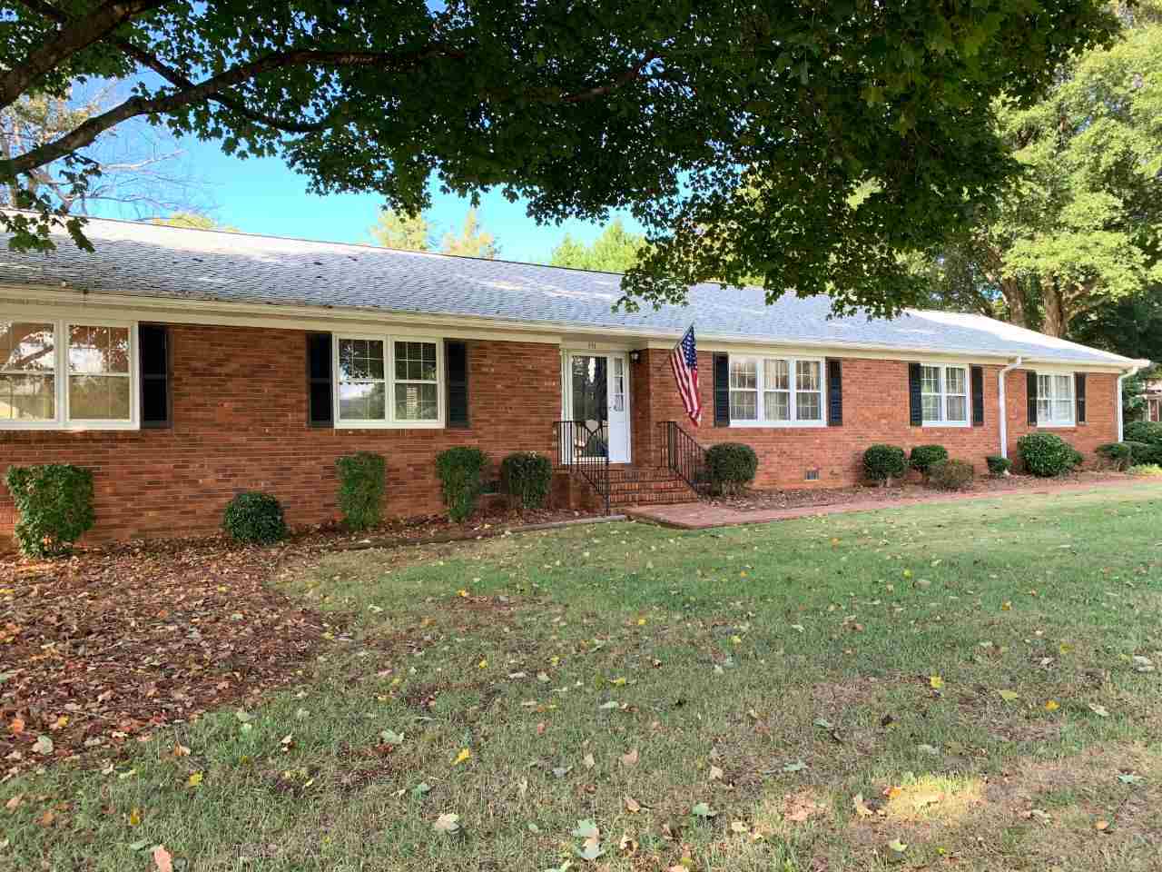 Property Photo:  331 Lowndes Drive  SC 29307 