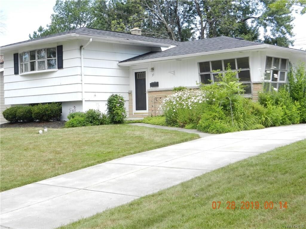 Property Photo:  31 Brenton Lane  NY 14075