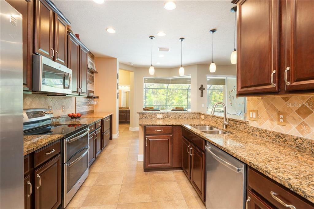 Property Photo: 5508 65th Terrace E FL 34222