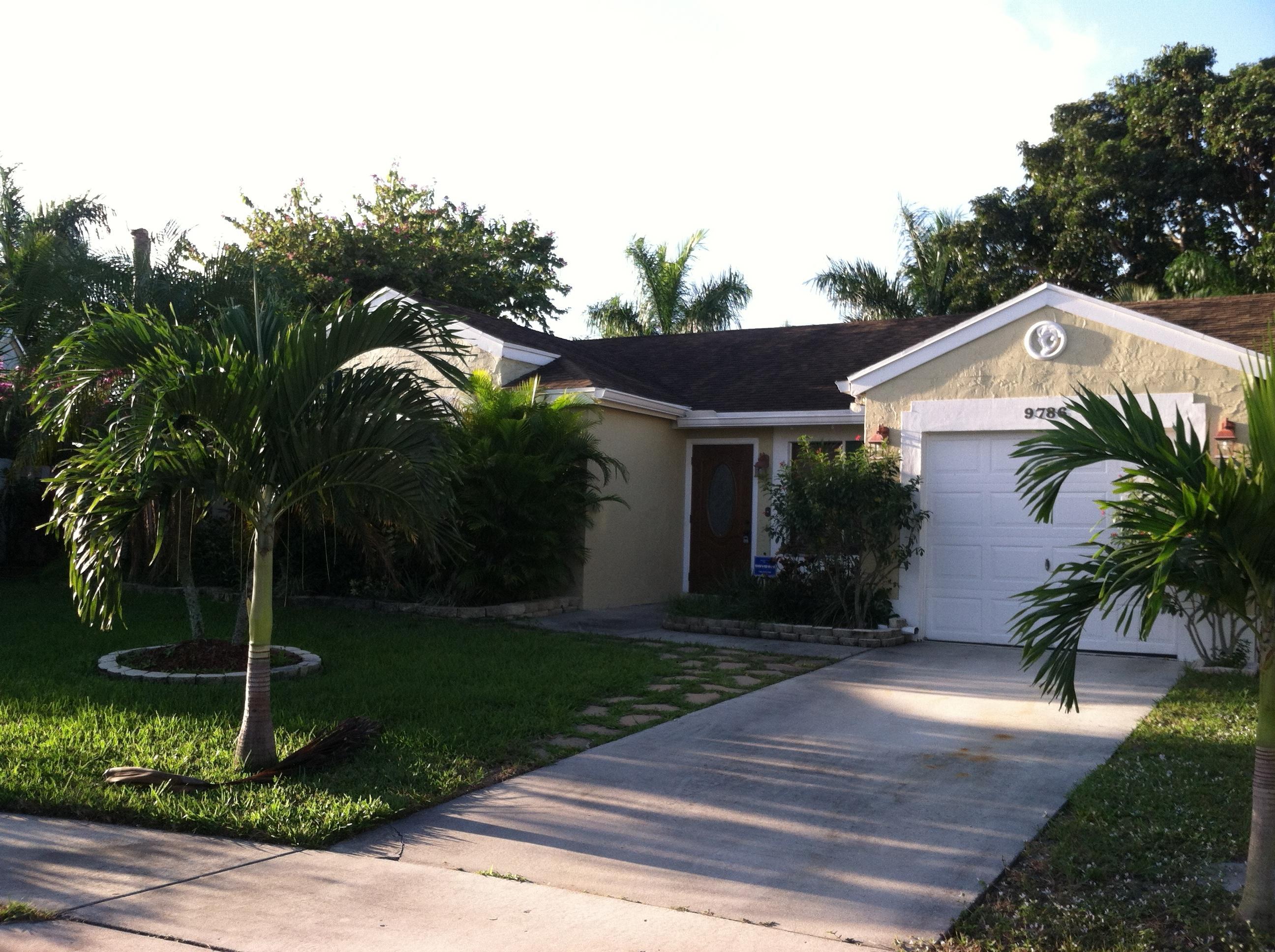 Property Photo: 9786 Ridgecreek Road FL 33496