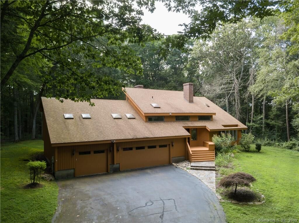 Property Photo: 6 Fox Run CT 06437