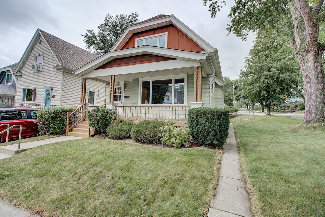 Property Photo:  228 E Rosedale Ave  WI 53207 