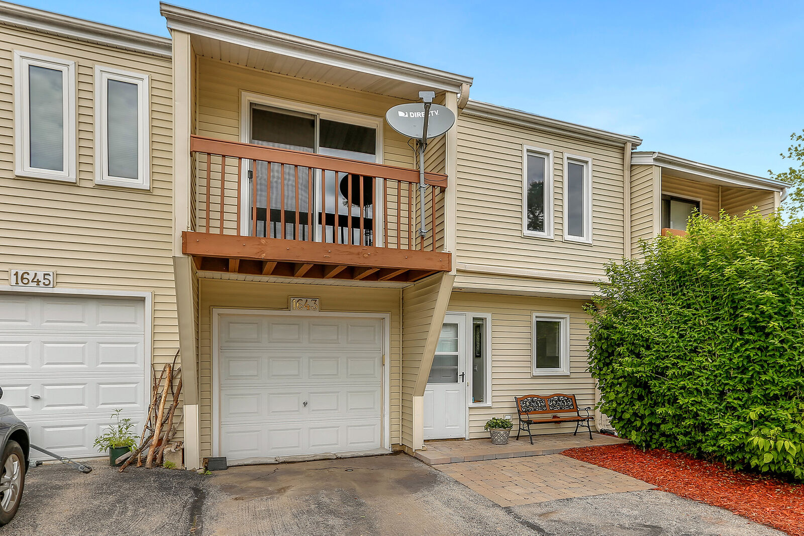 Property Photo: 1643 Cove Court IL 60565