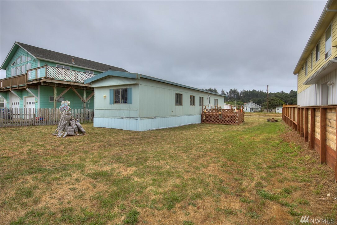 Property Photo:  4866 Pacific Ave  WA 98562 