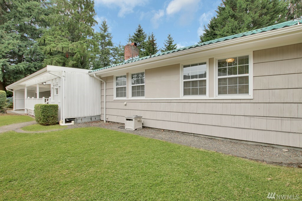 Property Photo:  1282 Huson Dr  WA 98405 