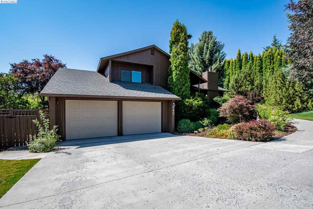 Property Photo:  845 SE Edge Knoll  WA 99163 