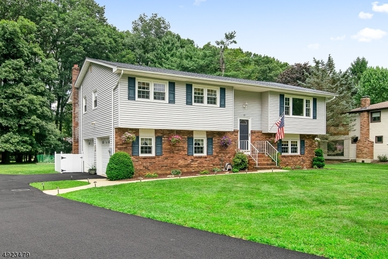 Property Photo:  23 Whitegate Road  NJ 07876 