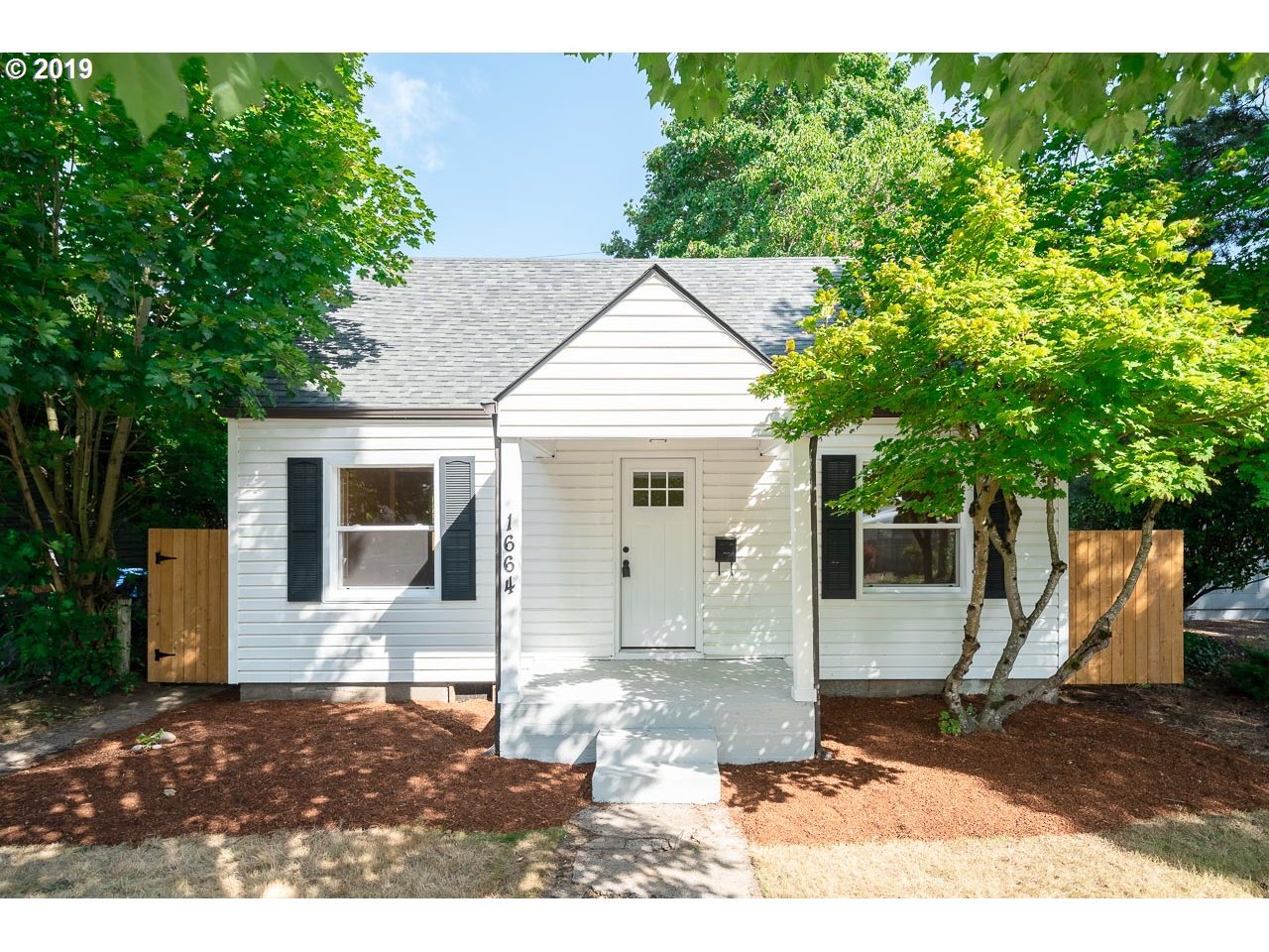 Property Photo: 1664 Liberty St OR 97301