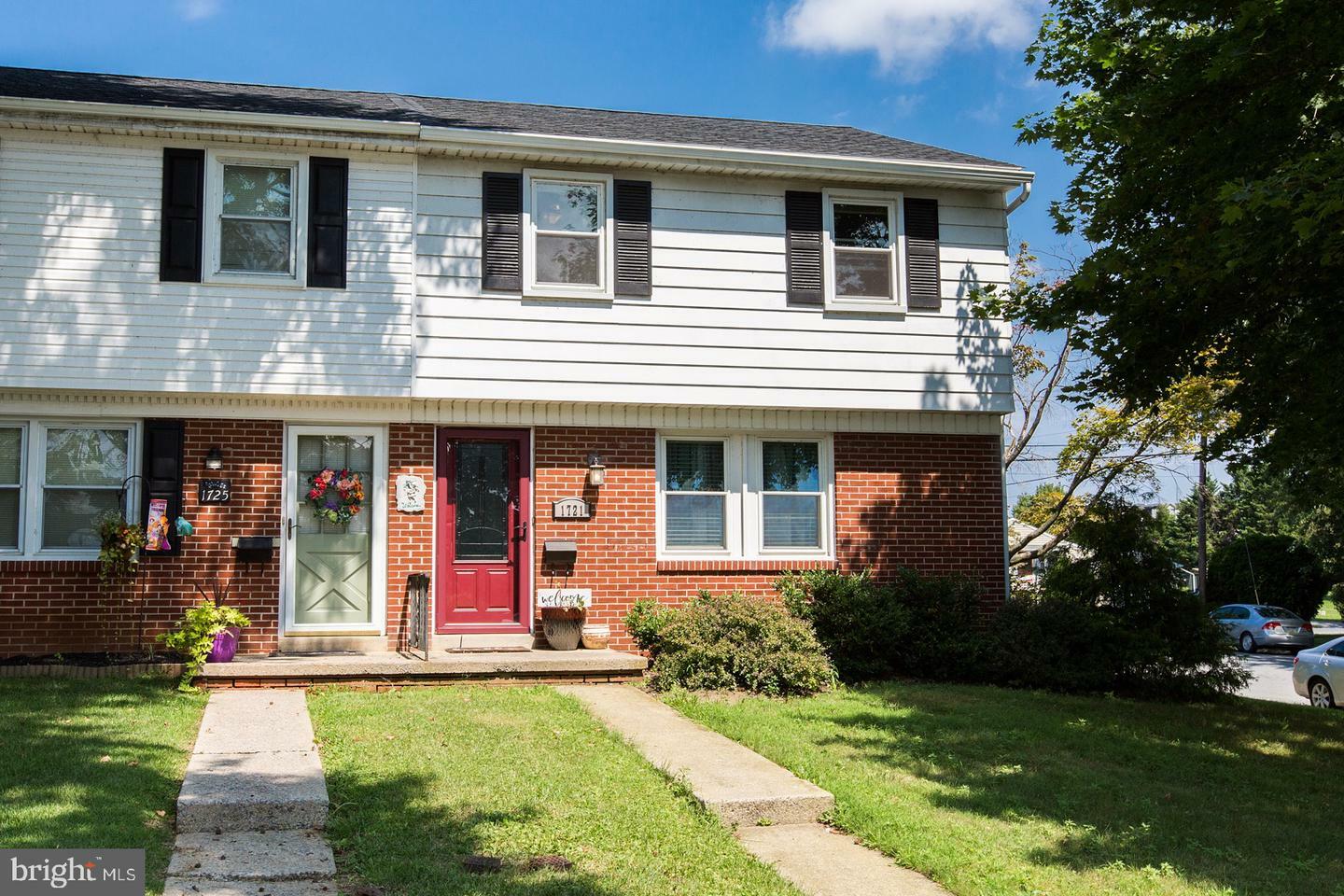 Property Photo:  1721 Hemlock Road  PA 17603 