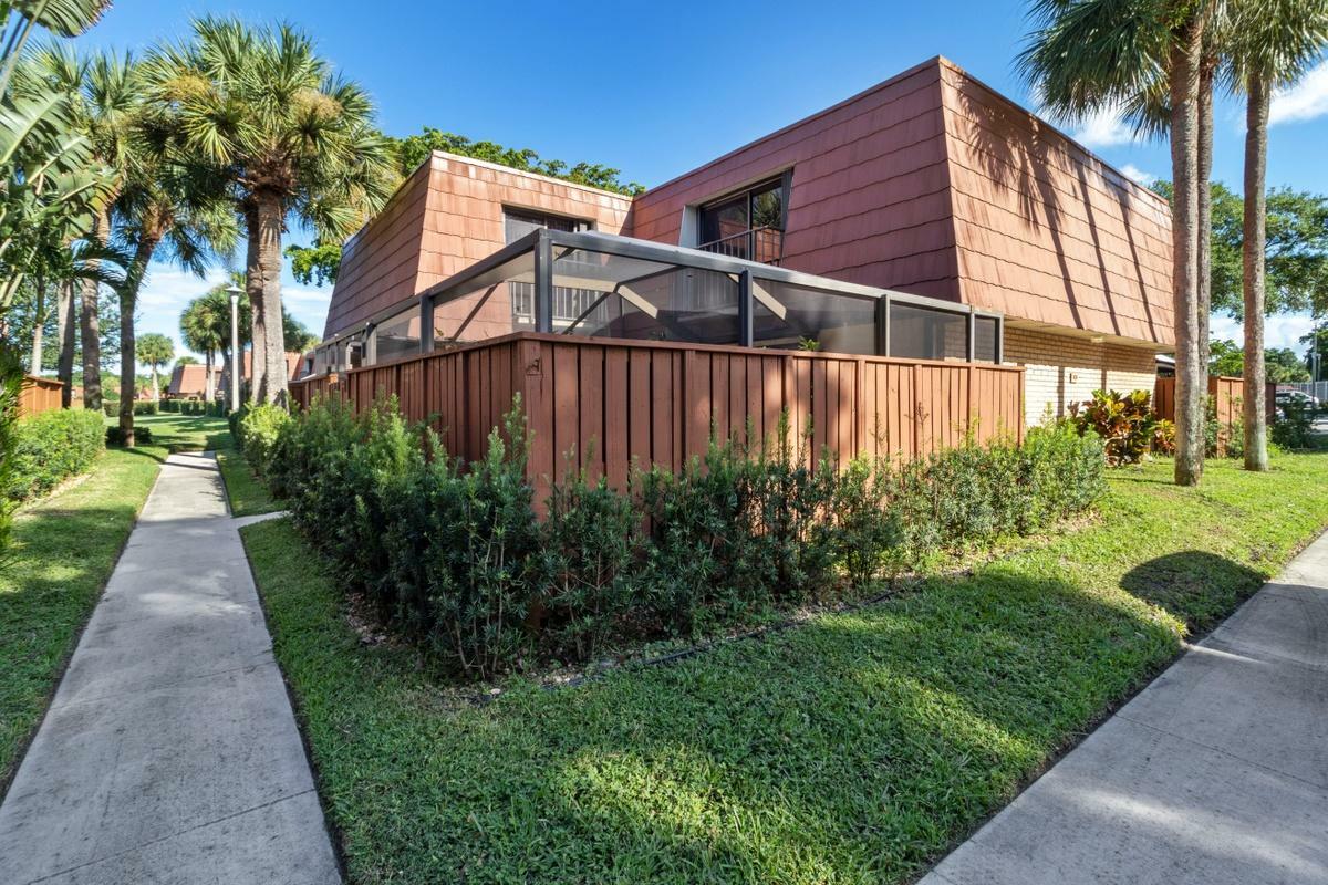 Property Photo:  417 Buttonwood Lane  FL 33436 