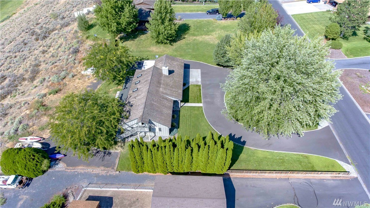 Property Photo:  4844 NE Bluff Dr  WA 98837 