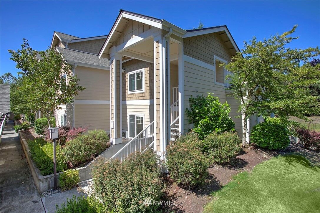 Property Photo: 15150 140th Way SE U-104 WA 98058