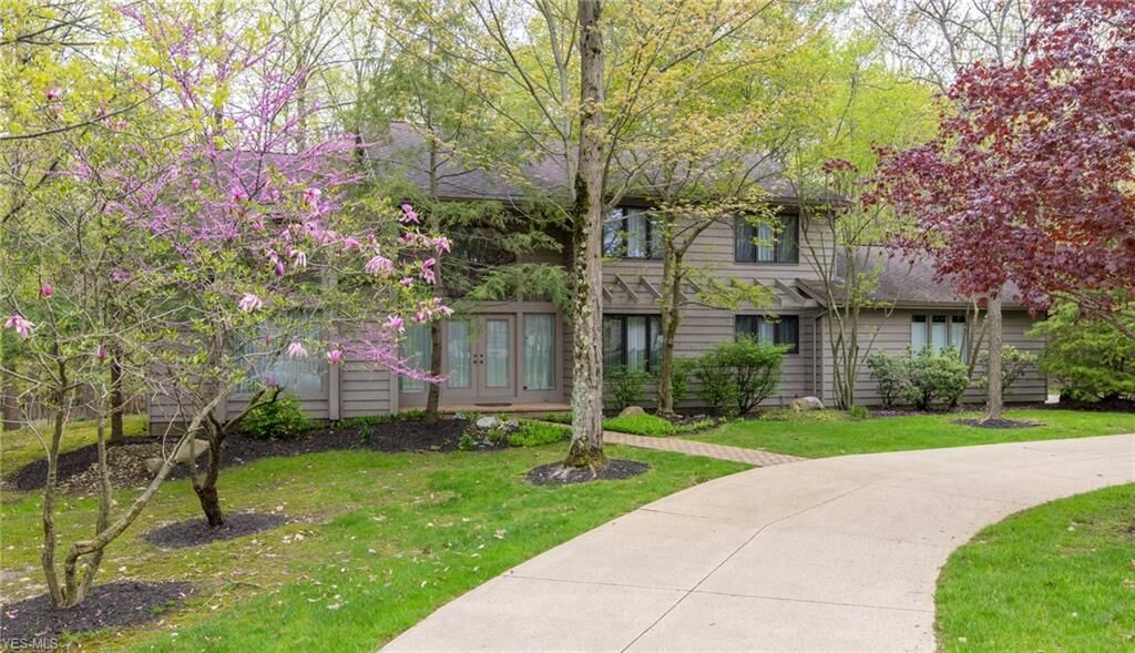 Property Photo:  280 Jackson Drive  OH 44022 