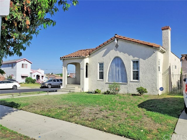 Property Photo:  2071 W 68th Street  CA 90047 