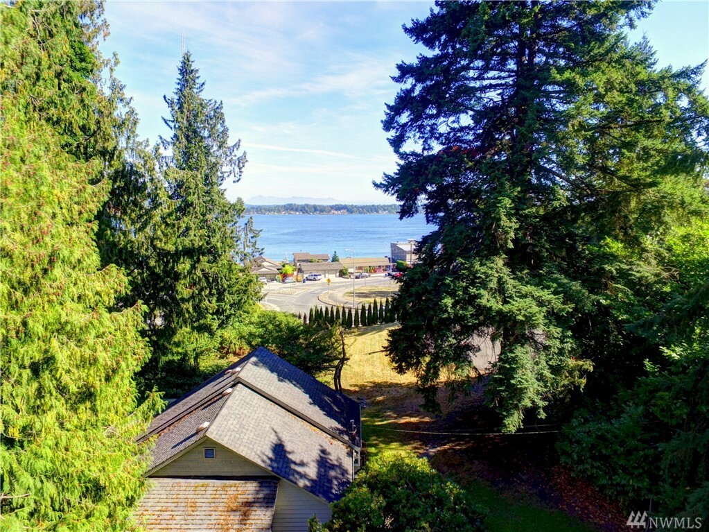 Property Photo:  2111 Park Dr  WA 98258 