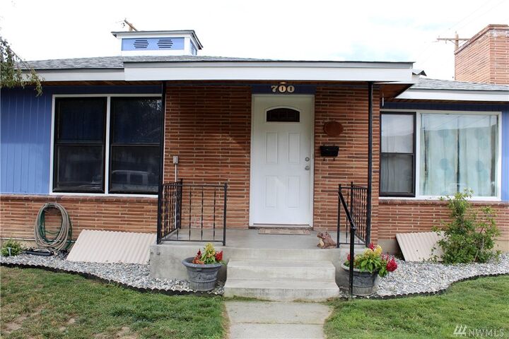 Property Photo:  700 Schons Place  WA 98801 