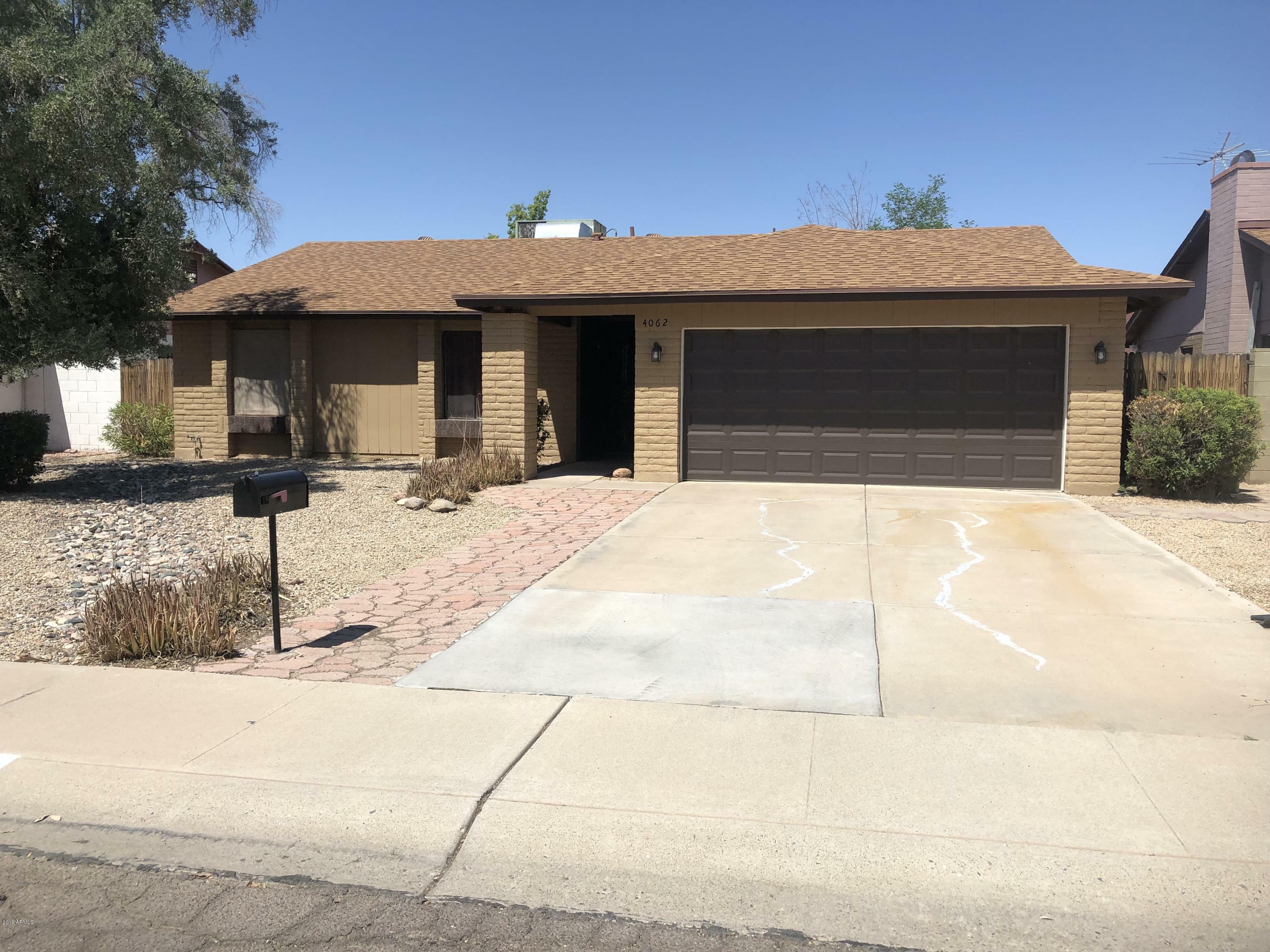Property Photo: 4062 W Mercer Lane AZ 85029