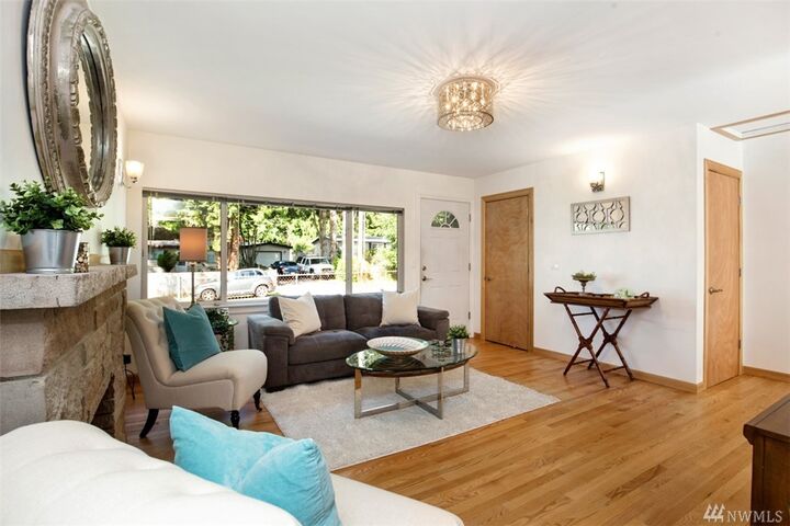 Property Photo: 20068 21st Ave NE WA 98155