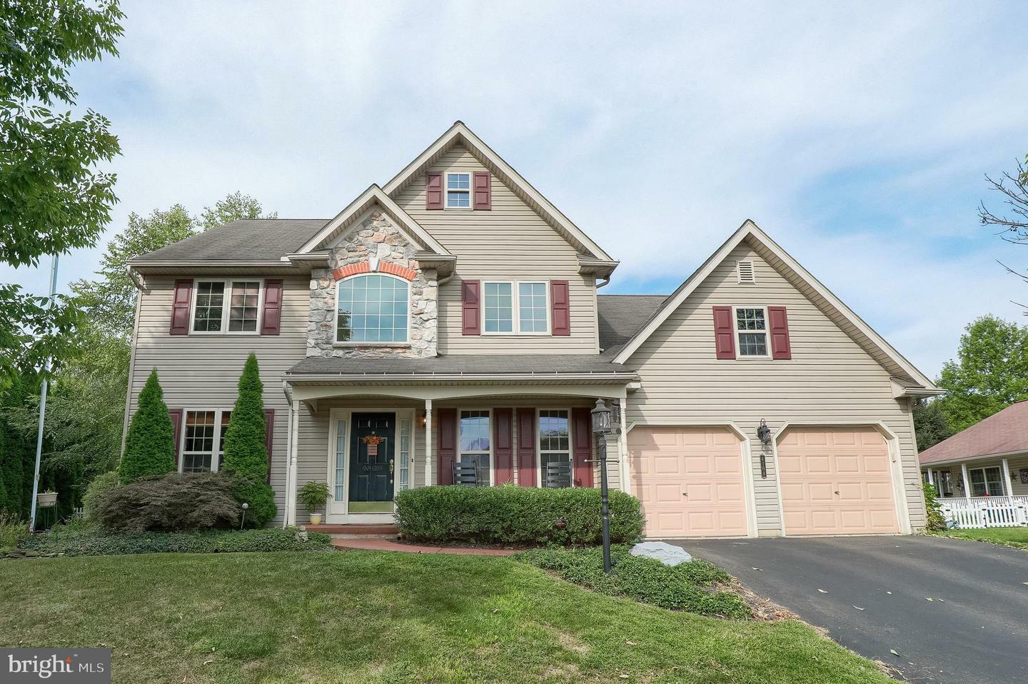 Property Photo:  610 Woodhall Drive A  PA 17584 