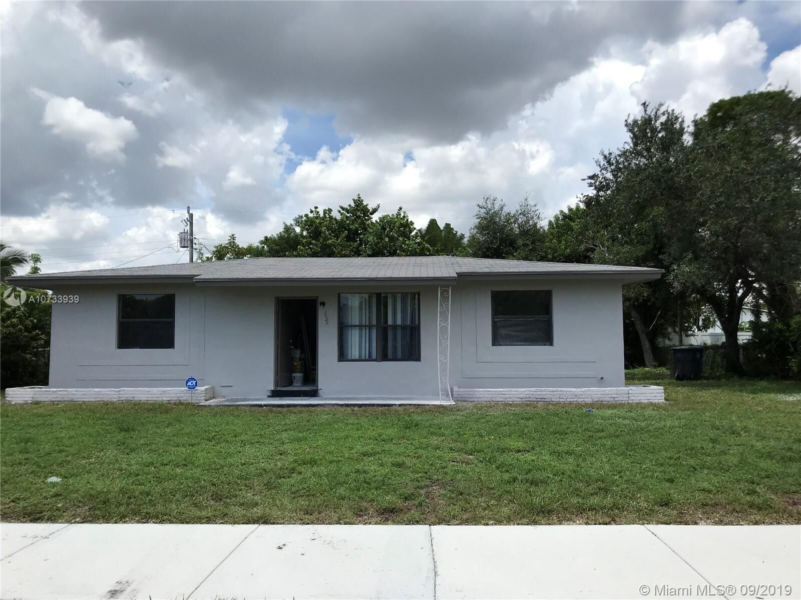 Property Photo: 3020 SW 35th Ave FL 33023
