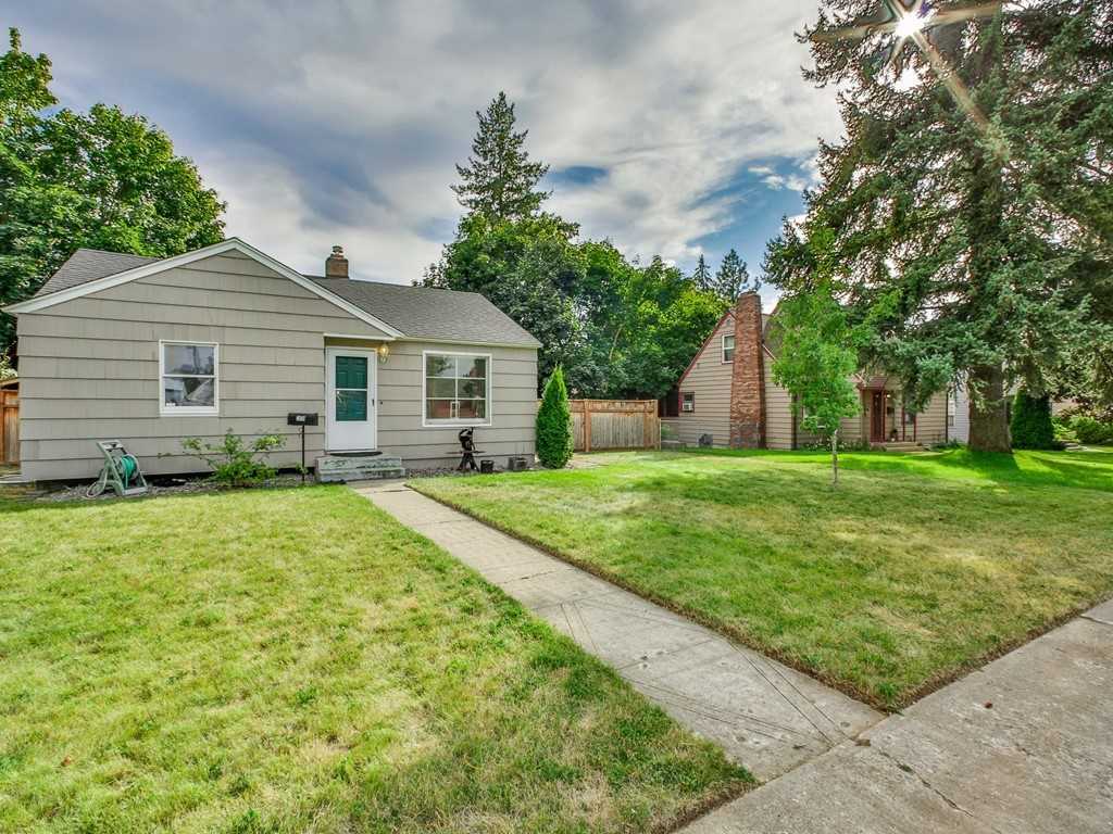 Property Photo:  2815 W Queen Ave  WA 99205 