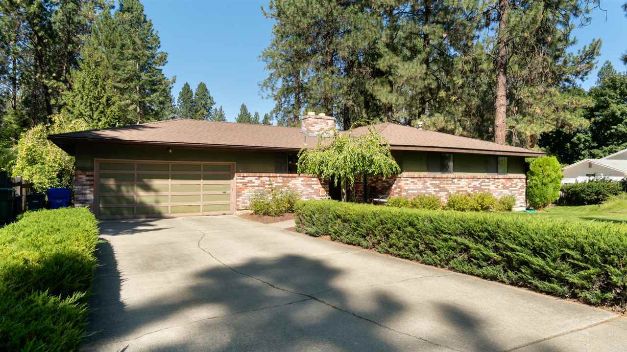 Property Photo: 1021 E Bedivere Dr WA 99218