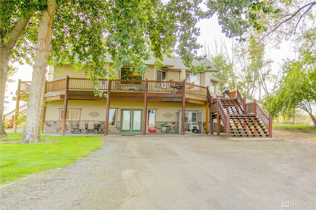 Property Photo:  1582 Road F NE  WA 98837 