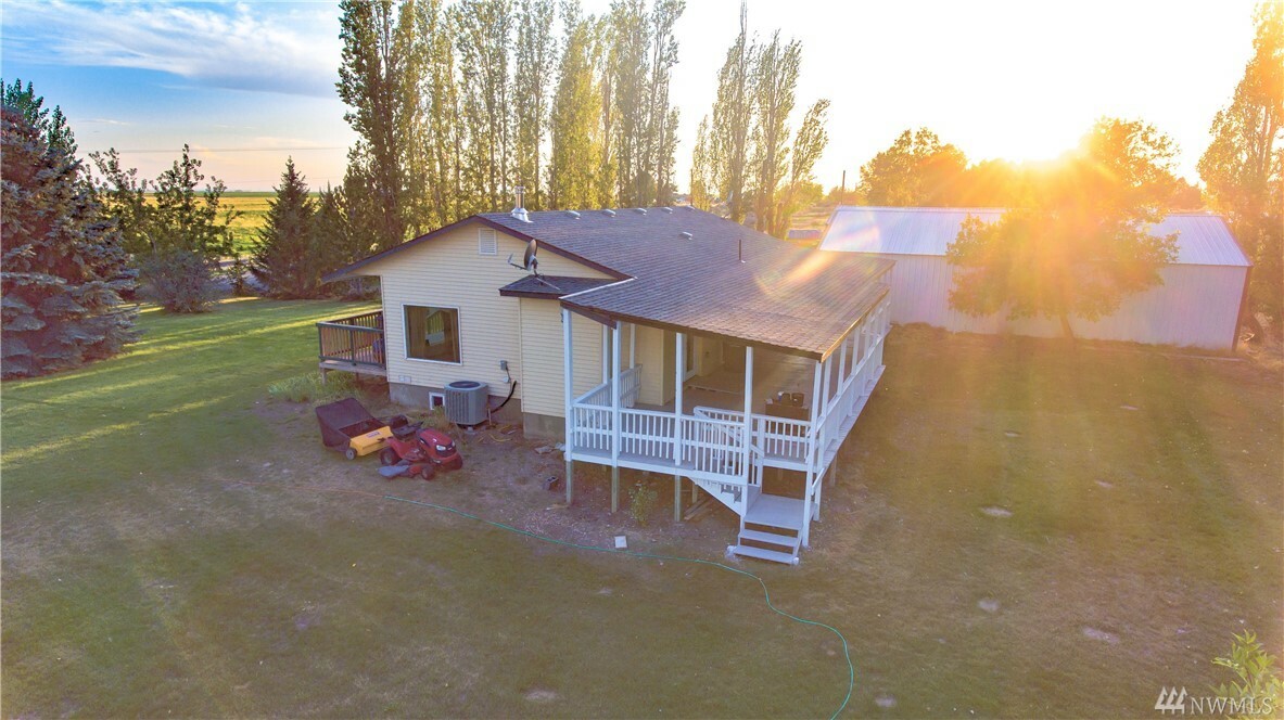 Property Photo:  10592 Road 16 NE  WA 98837 