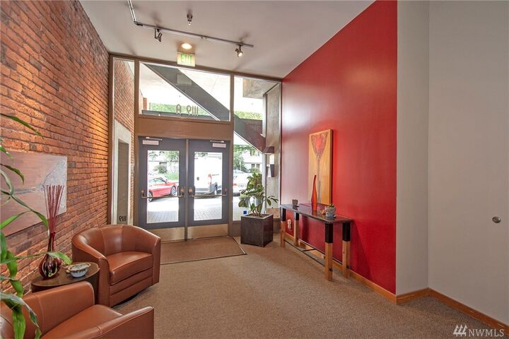 Property Photo:  1120  Cliff Avenue 202  WA 98402 