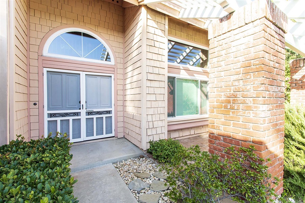 Property Photo:  5280 Alamosa Dr  CA 92057 