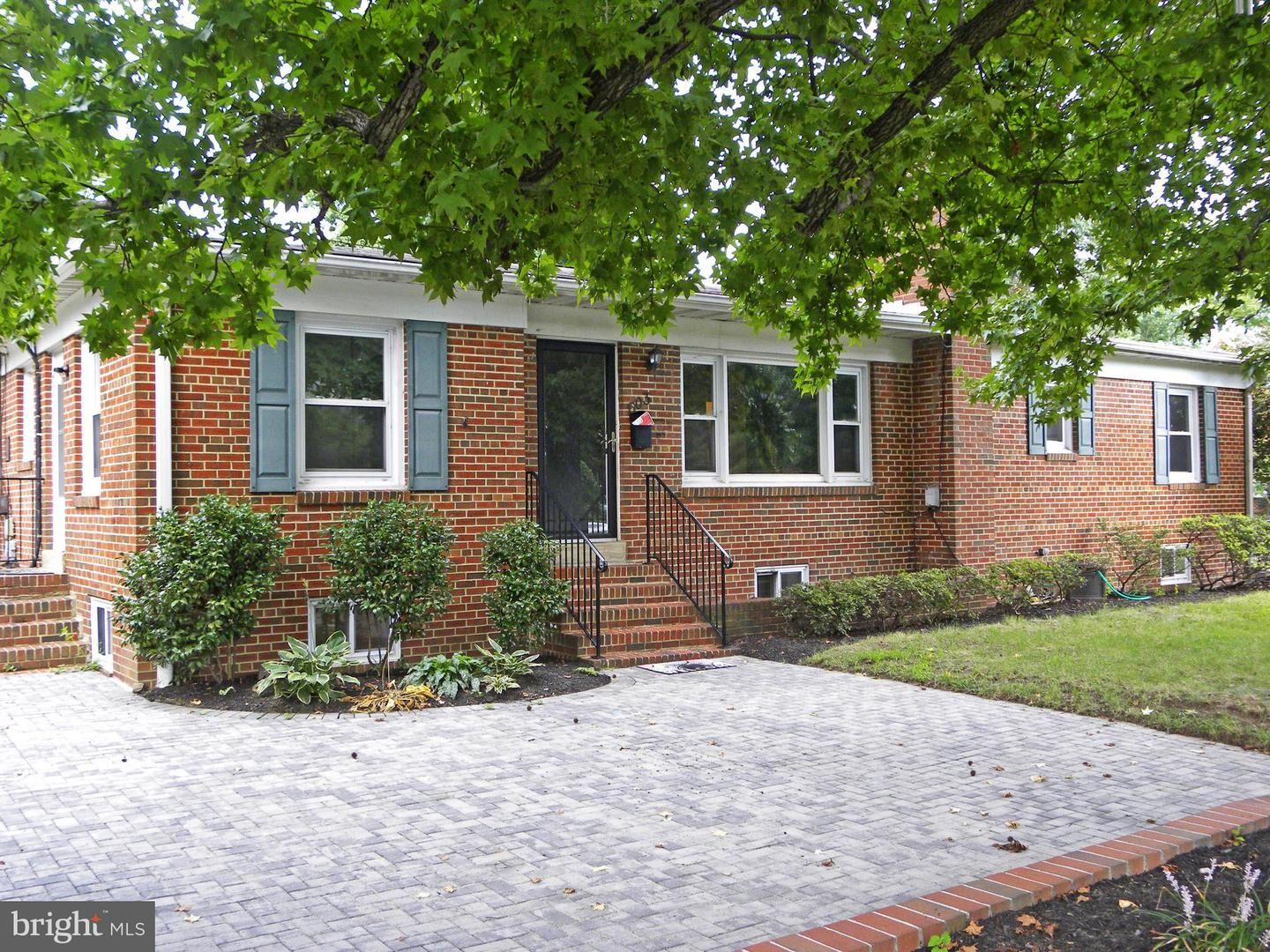 Property Photo: 603 Ramsey Street VA 22301