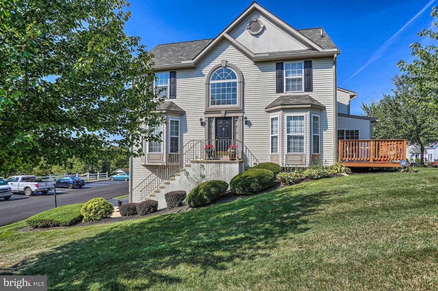 Property Photo: 348 Harvest Field Lane PA 17403