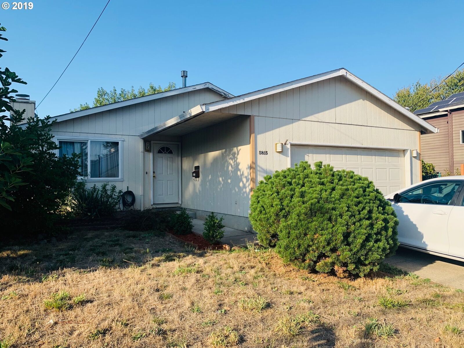 Property Photo:  5815 SE Flavel St  OR 97206