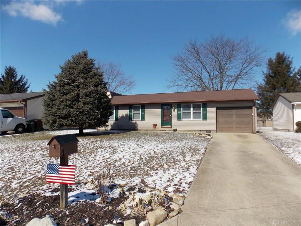 Property Photo: 121 Lynnfield Circle OH 45322