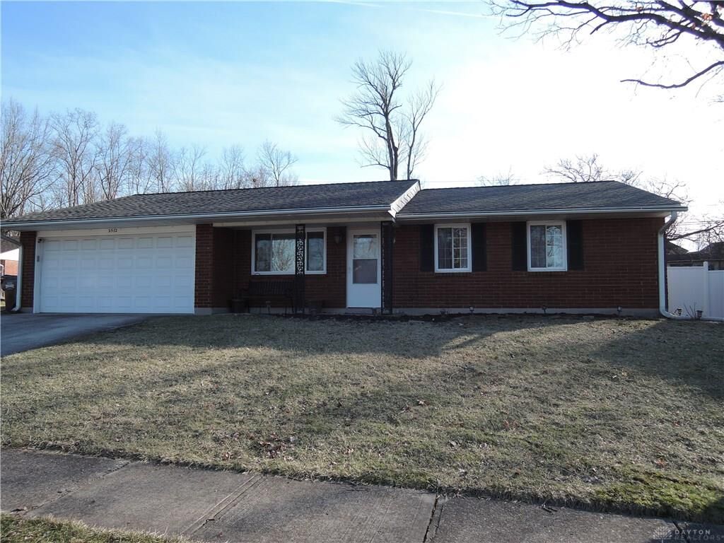 Property Photo: 2512 Pinegrove Drive OH 45449