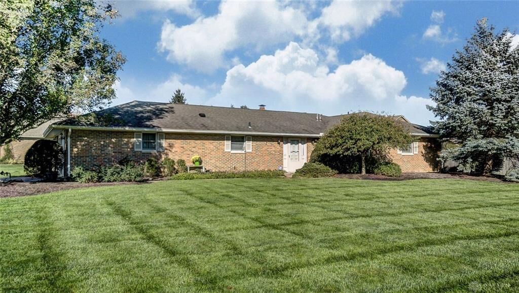 Property Photo: 1525 Silver Lake Drive OH 45458