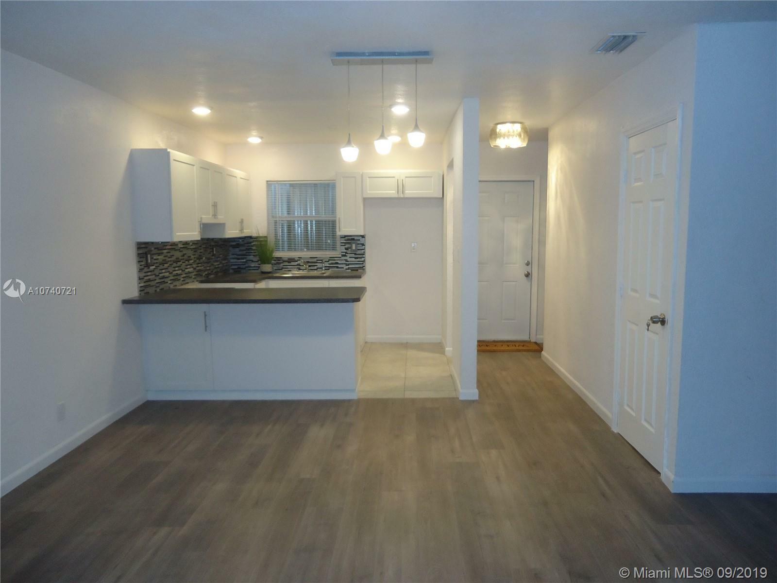 Property Photo:  960 NW 24th Ave  FL 33311 