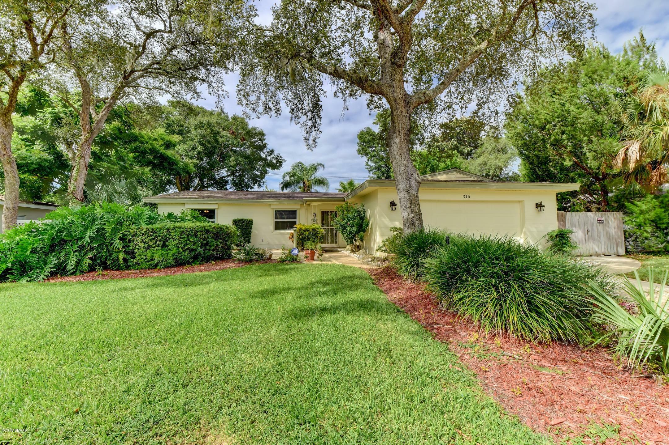 Property Photo:  916 Woodmere Circle  FL 32174 