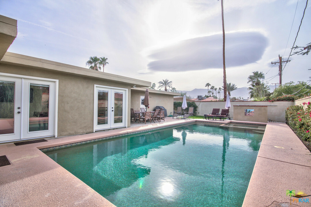 Property Photo: 74200 Fairway Drive CA 92260